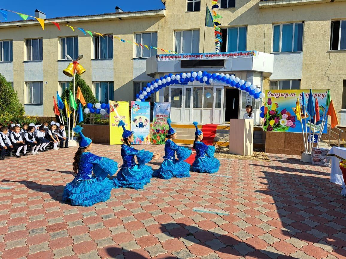 1 қыркүйек Білім күніне орай «Терең білім,еңбекқорлық және отаншылдық қасиет» тақырыбында салтанатты жиын