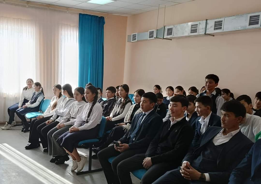 Түлектермен кездесу